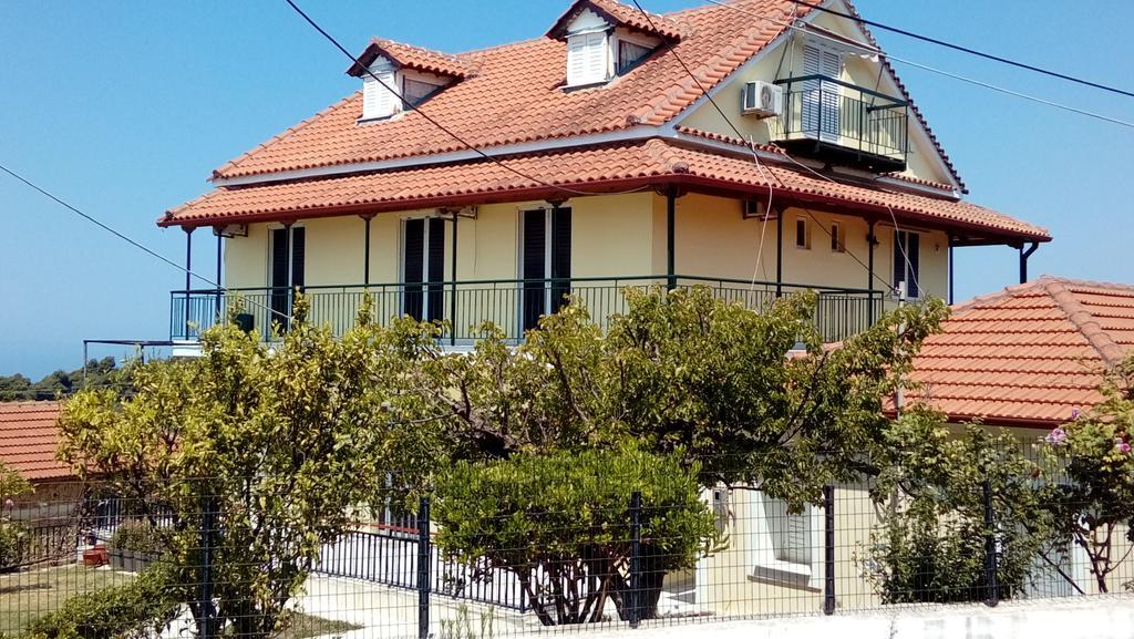 Villa Nefeli Loútsa Exterior foto